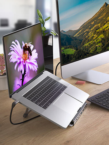 Ergonomically furnished desk with the Hama USB-C docking station "Connect2Office Stand".